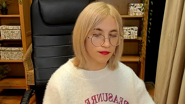 Snapshot of Moon13152 chatting on December 2024 03:41:01 AM Moon13152 online show from December 2024 03:41:01 AM