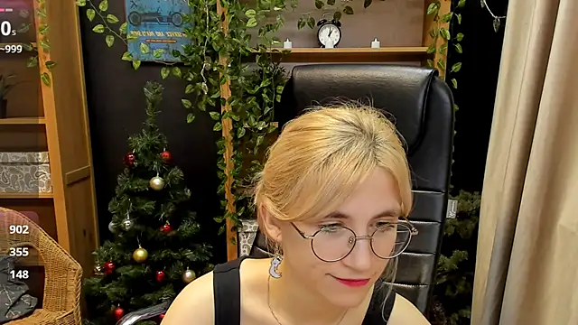 Snapshot of Moon13152 chatting on December 2024 01:55:02 AM Moon13152 online show from December 2024 01:55:02 AM