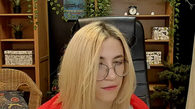 Snapshot of Moon13152 chatting on January 2025 02:45:02 AM Moon13152 online show from January 2025 02:45:02 AM