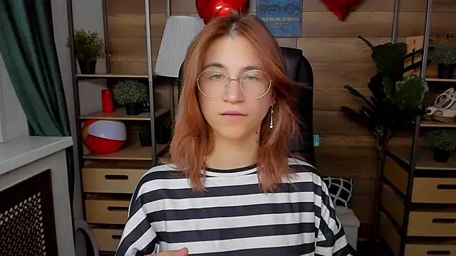 Moon13152 online show from September 2025 03:59:02 PM