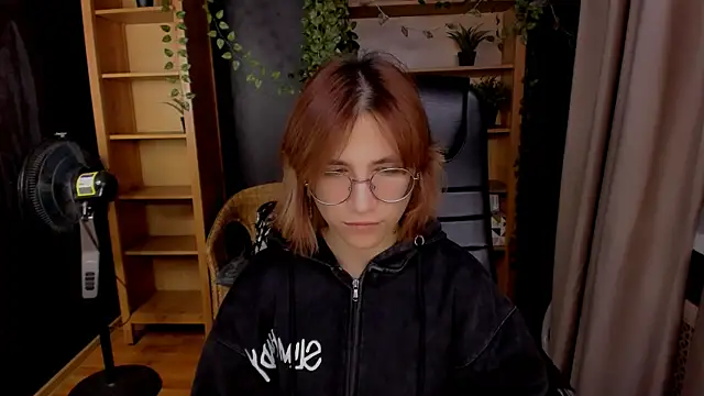 Moon13152 online show from October 2025 08:30:01 PM