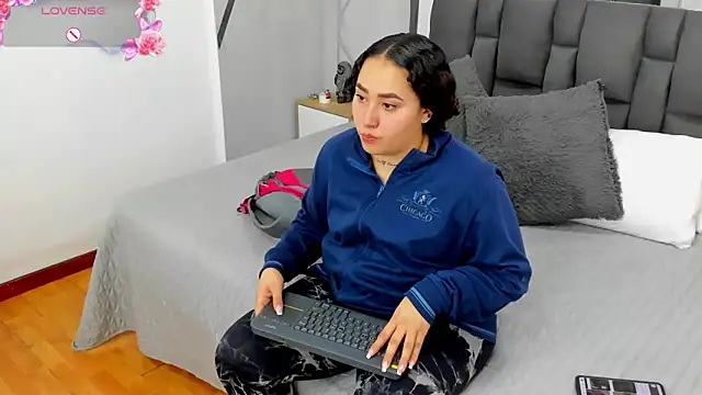 Ayla martinez online show from March 2025 01:52:02 AM