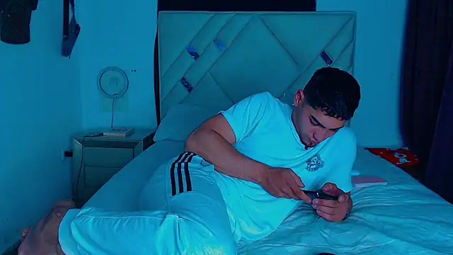 Snapshot of Rich_boy01 chatting on February 2025 03:25:02 AM Rich boy01 online show from February 2025 03:25:02 AM