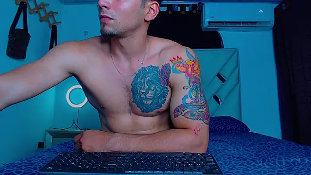 Snapshot of Rich_boy01 chatting on February 2025 03:25:01 AM Rich boy01 online show from February 2025 03:25:01 AM