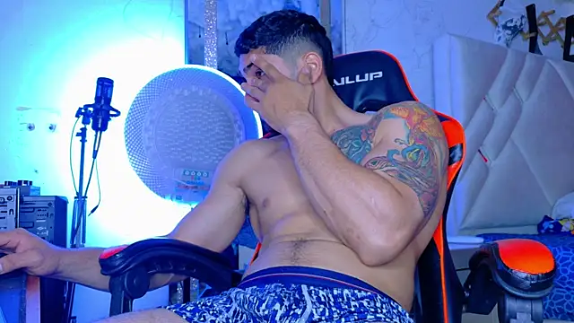 Snapshot of Rich_boy01 chatting on November 2025 01:10:01 PM Rich boy01 online show from November 2025 01:10:01 PM