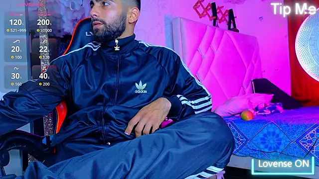 Snapshot of Rich_boy01 chatting on January 2026 08:40:02 PM Rich boy01 online show from January 2026 08:40:02 PM