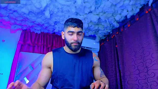 Rich boy01 online show from May 2026 01:33:02 AM