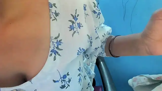 Snapshot of aarjulove chatting on February 2026 04:14:01 PM aarjulove online show from February 2026 04:14:01 PM