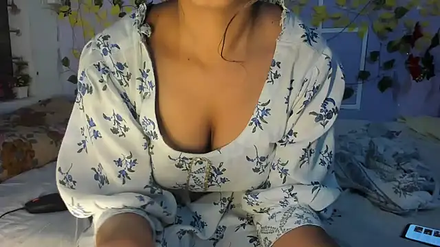 aarjulove online show from May 2026 04:23:02 PM