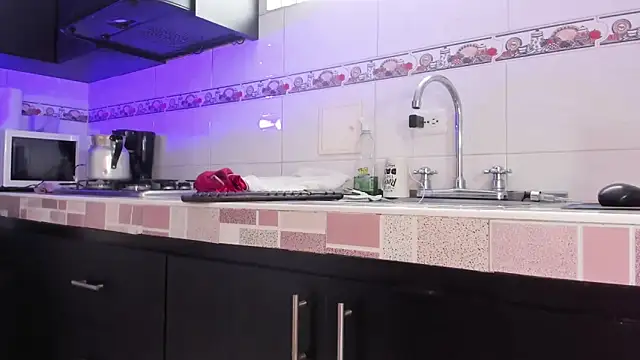 Emma-evans online show from March 2025 05:04:01 PM