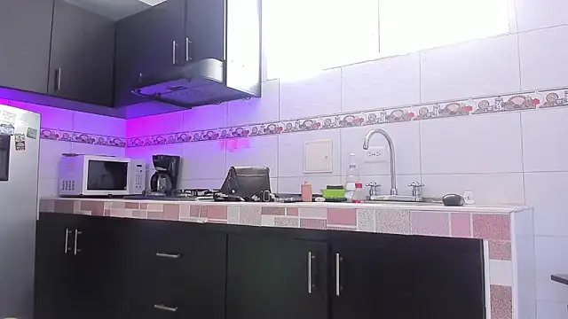 Emma-evans online show from November 2025 02:17:01 PM