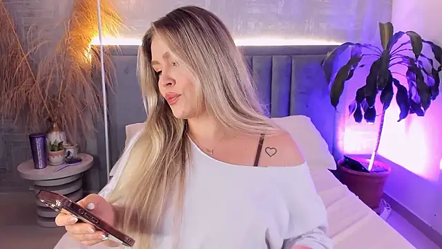 Snapshot of GaiaBaker chatting on March 2026 04:35:01 PM GaiaBaker online show from March 2026 04:35:01 PM