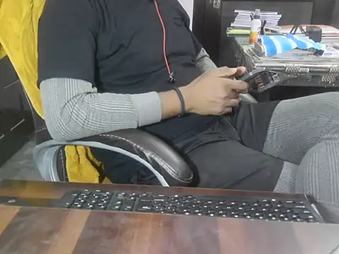 Average Indian online show from November 2025 01:39:02 PM