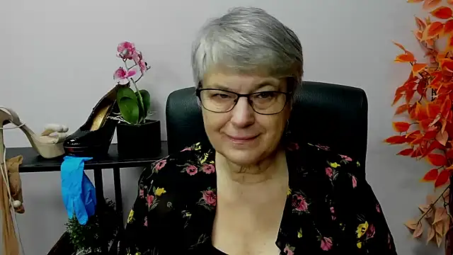 Snapshot of IrisDream chatting on December 2024 07:25:01 AM IrisDream online show from December 2024 07:25:01 AM