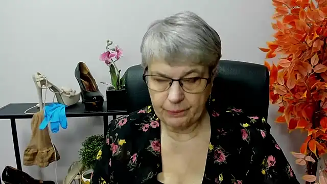 Snapshot of IrisDream chatting on December 2024 07:10:01 AM IrisDream online show from December 2024 07:10:01 AM