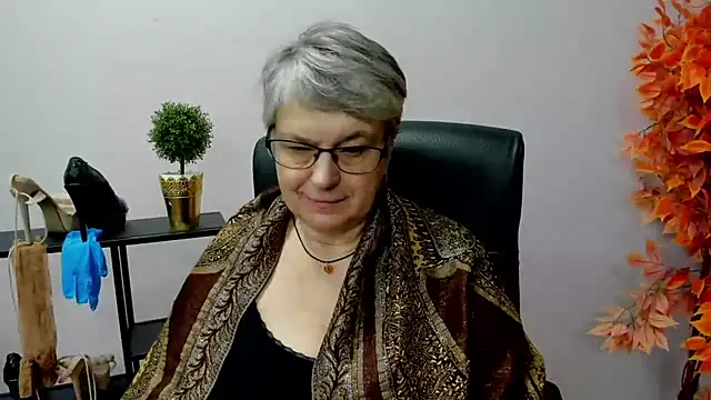 Snapshot of IrisDream chatting on January 2025 01:49:01 PM IrisDream online show from January 2025 01:49:01 PM