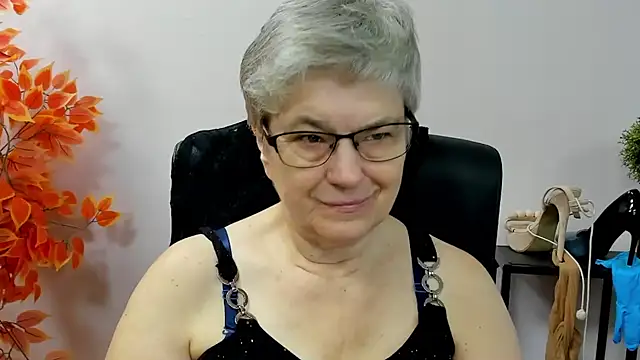 Snapshot of IrisDream chatting on September 2025 06:24:01 AM IrisDream online show from September 2025 06:24:01 AM