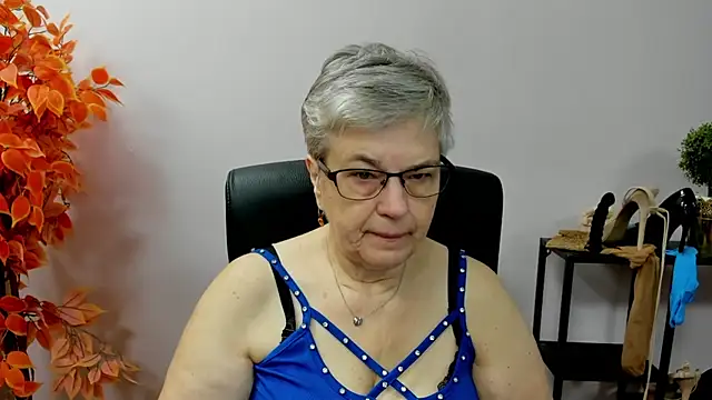 Snapshot of IrisDream chatting on October 2025 06:14:01 AM IrisDream online show from October 2025 06:14:01 AM