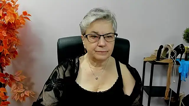 Snapshot of IrisDream chatting on October 2025 07:23:02 AM IrisDream online show from October 2025 07:23:02 AM