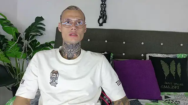 Snapshot of fucking_sinner chatting on November 2025 06:16:02 AM fucking sinner online show from November 2025 06:16:02 AM