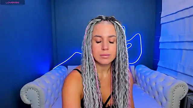 Snapshot of rock_n_roxy chatting on March 2026 01:22:02 AM rock n roxy online show from March 2026 01:22:02 AM