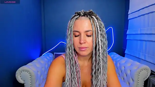 Snapshot of rock_n_roxy chatting on March 2026 01:16:02 AM rock n roxy online show from March 2026 01:16:02 AM