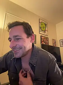 Snapshot of defbond420 chatting on November 2025 09:09:02 PM defbond420 online show from November 2025 09:09:02 PM