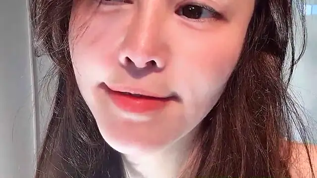 Krismil3 online show from May 2026 10:50:03 PM