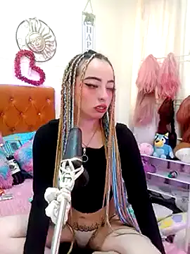 Yennastone online show from December 2024 05:40:02 PM