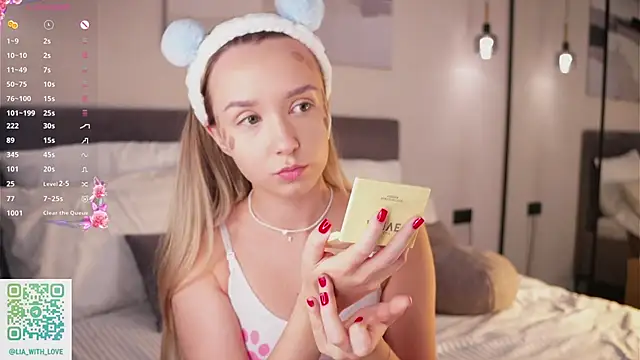 HollisBeckett online show from October 2025 02:10:01 AM