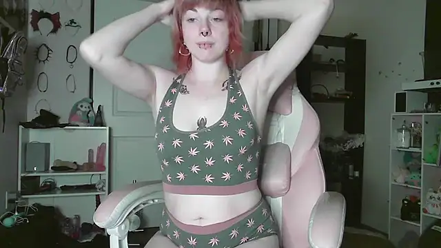 Snapshot of GoddessPinxx chatting on May 2026 04:29:02 AM GoddessPinxx online show from May 2026 04:29:02 AM