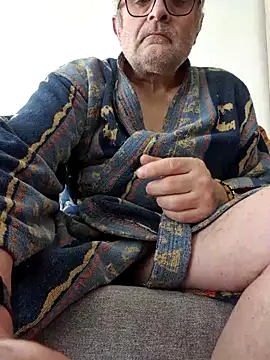 Snapshot of Bretoncool chatting on March 2025 12:55:02 PM Bretoncool online show from March 2025 12:55:02 PM