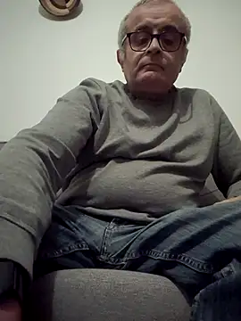 Snapshot of Bretoncool chatting on March 2025 03:50:01 AM Bretoncool online show from March 2025 03:50:01 AM