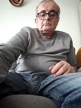 Snapshot of Bretoncool chatting on March 2025 03:56:01 PM Bretoncool online show from March 2025 03:56:01 PM