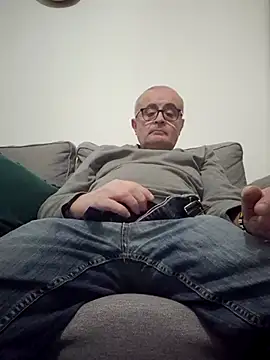 Snapshot of Bretoncool chatting on March 2025 05:02:01 AM Bretoncool online show from March 2025 05:02:01 AM