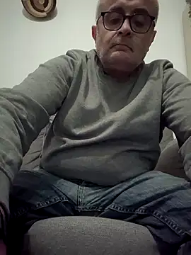 Snapshot of Bretoncool chatting on March 2025 05:32:01 AM Bretoncool online show from March 2025 05:32:01 AM