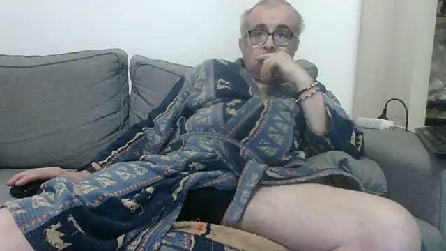 Snapshot of Bretoncool chatting on October 2025 06:17:02 PM Bretoncool online show from October 2025 06:17:02 PM