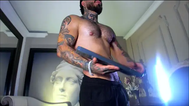 Snapshot of LeoSalvatore_ chatting on December 2024 08:21:02 PM LeoSalvatore online show from December 2024 08:21:02 PM