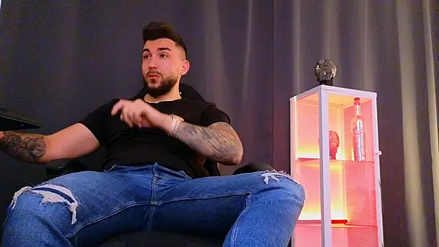 MightyAaron66 online show from January 2025 07:39:02 AM