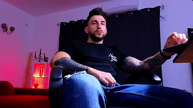 MightyAaron66 online show from October 2025 01:33:02 AM