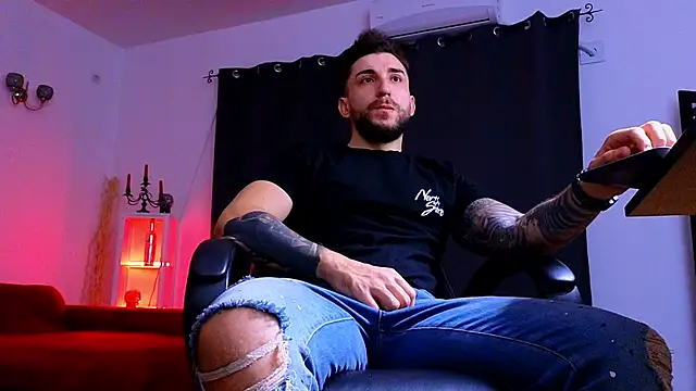 MightyAaron66 online show from November 2025 04:47:01 AM