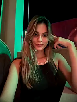 Snapshot of cuteluci_ chatting on September 2025 12:05:01 AM cuteluci online show from September 2025 12:05:01 AM