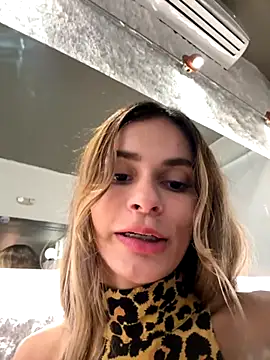 Snapshot of cuteluci_ chatting on October 2025 10:52:02 PM cuteluci online show from October 2025 10:52:02 PM