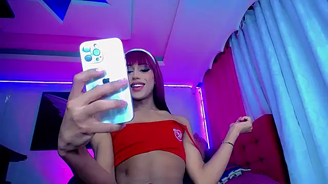 Snapshot of NahomiCamper chatting on January 2025 01:37:02 AM NahomiCamper online show from January 2025 01:37:02 AM