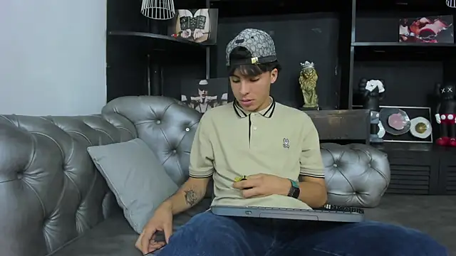 Snapshot of HeellBoy_ chatting on October 2025 08:07:02 PM HeellBoy online show from October 2025 08:07:02 PM