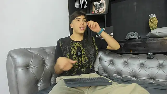 Snapshot of HeellBoy_ chatting on October 2025 07:13:01 PM HeellBoy online show from October 2025 07:13:01 PM