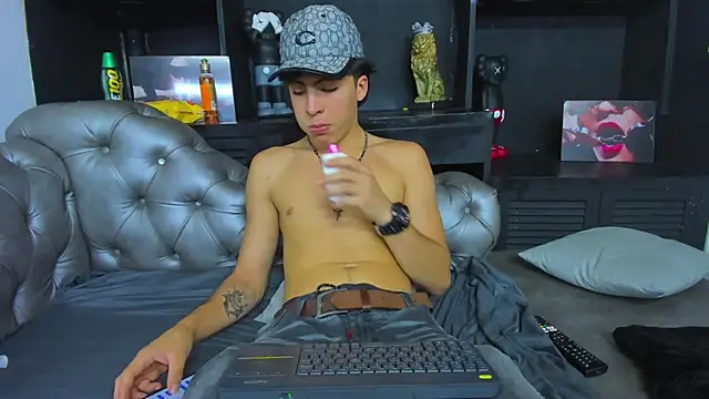 Snapshot of HeellBoy_ chatting on November 2025 07:48:02 PM HeellBoy online show from November 2025 07:48:02 PM