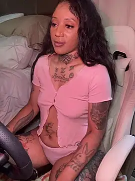 CrownedNyaries online show from December 2024 06:23:02 PM