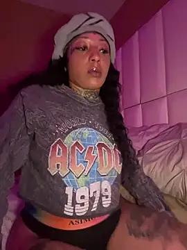 CrownedNyaries online show from January 2026 10:24:01 PM