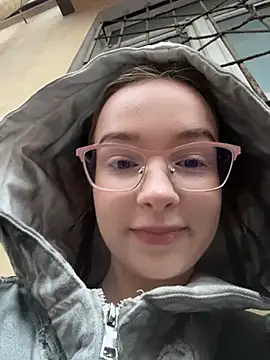 Baby Tiny online show from October 2025 02:18:01 PM